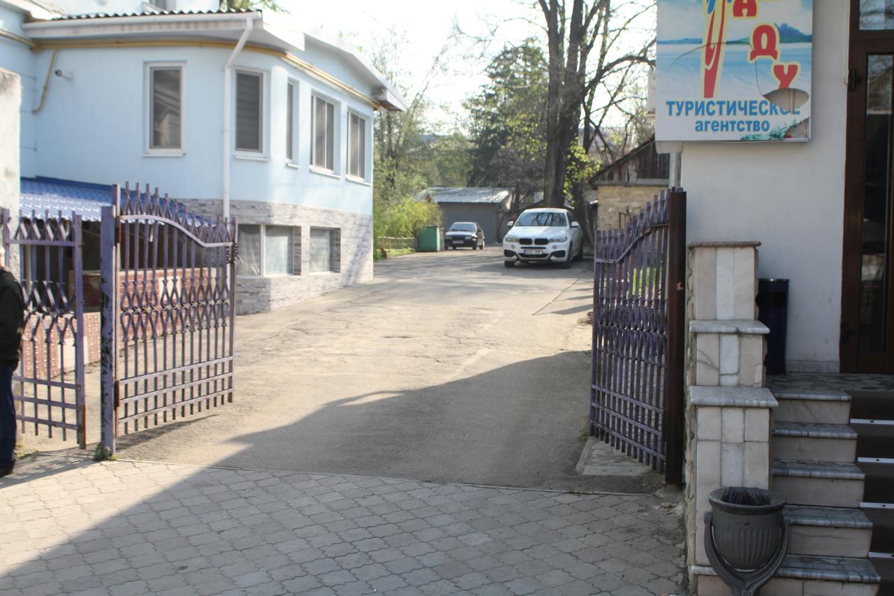 Old Tiraspol Hostel エクステリア 写真